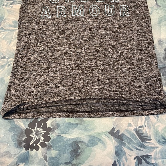 Women’s Under Armour shirt size small - Picture 6 of 9
